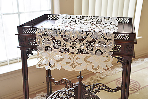 Table Runner. Christina Butterflies Crystal. 16x30" Pistachio - Click Image to Close